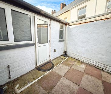2 bedroom terraced house to rent - Photo 4