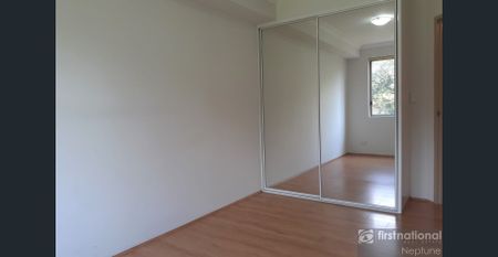 Stylish Apartment in Central Granville Location - Photo 4