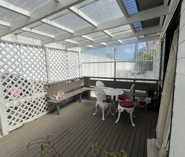 Looking for a home with great street appeal? - Photo 1