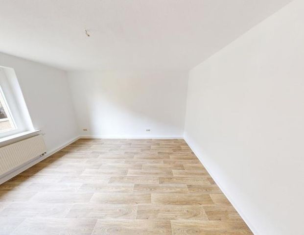 Ruhig gelegene 2-Raum-Altbauwohnung mit Tageslichtbad - Foto 1