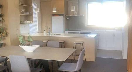 Charming 3BR Townhouse in Glen Innes - Photo 5