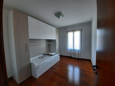 APPARTAMENTO ARREDATO IN CENTRO MONTEFORTE CON TERRAZZO E GARAGE - Photo 5