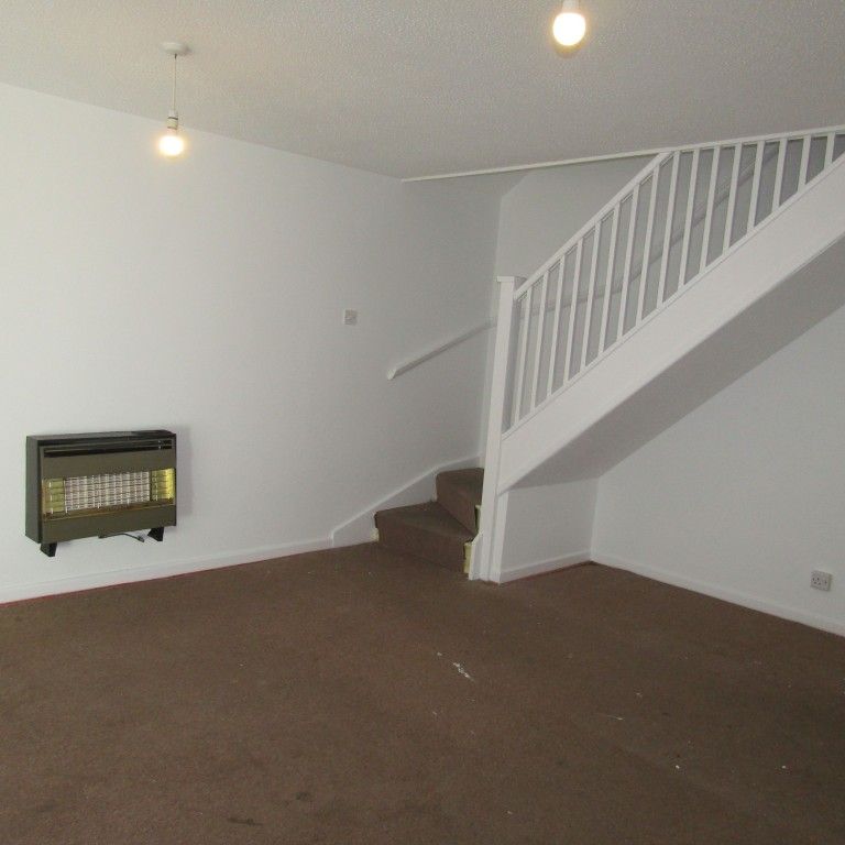 3 bed House - To Let - Photo 1