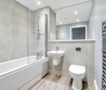 2 Bedroom Flat / Apartment to let - Photo 6