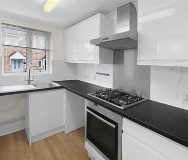 2 bedroom end of terrace house to rent - Photo 4