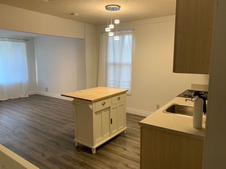 For Lease - 178 Coleman Avenue Unit# Front unit with basement, Toronto, Ontario - Photo 3