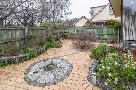 Lovely Townhouse in a Fantastic Location - Photo 3