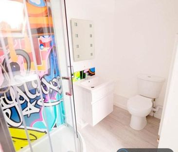 1 bedroom in a house share to rent - Photo 4
