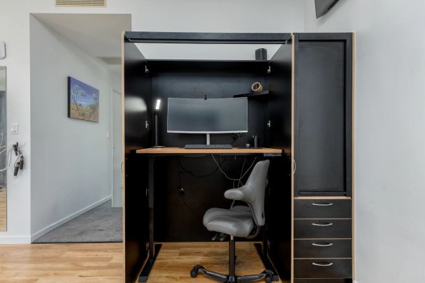 Modern Executive Waterfront Residence - Photo 1