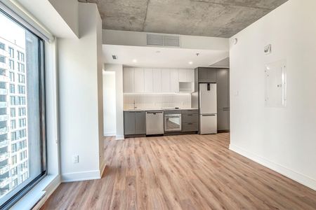 Griffin Square - Photo 5