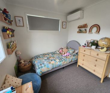 Beautifully Renovated 2-Bedroom 1 Bathroom Duplex - MIAMI - Photo 4