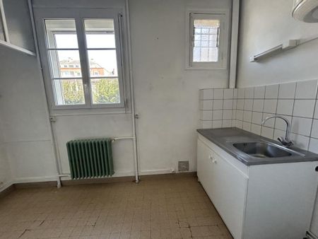 Location Appartement 2 pièces 46m² LISIEUX 14100 - Photo 2