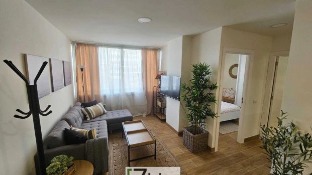 Piso de alquiler en Calle Heliodoro Rodríguez López, 28, La Salle - Cuatro Torres - Foto 1