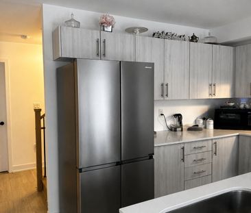 For Lease - 20 Pumpkin Corner Crescent, Barrie, Ontario - Photo 4