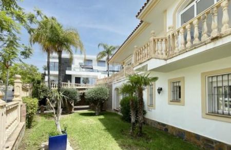 Villa for sale and for rent in La Alqueria, Benahavis - Photo 5