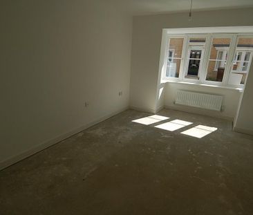 4 bedroom semi-detached house to rent - Photo 1