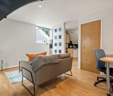 Flat 9, 23 CLIFF ROAD - DESIGN HOUSE Leeds - LS6 2ET - Photo 1