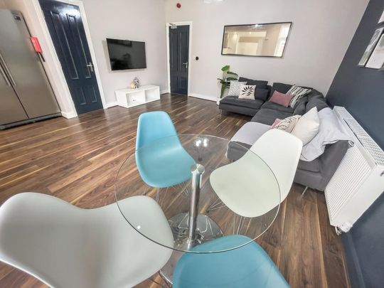 6 bedroom terraced house to rent - Photo 1