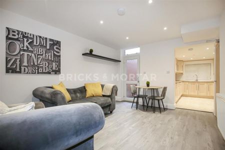 1 bedroom in a house share to rent - Photo 2