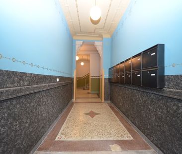 Denkmalgeschütztes Objekt mit Fußbodenheizung und Parkett ! - Photo 6