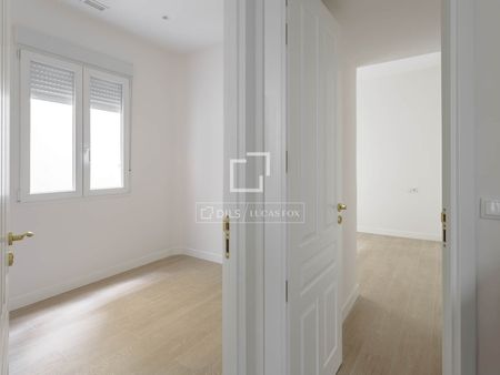 Excellent 4 Bedroom apartment for rent in Gran Vía, Valencia - Photo 5