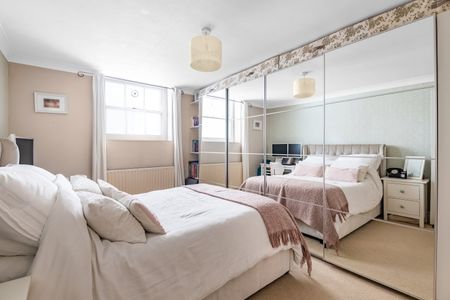 Flat to rent - Connaught Mews, London, SE18 - Photo 4