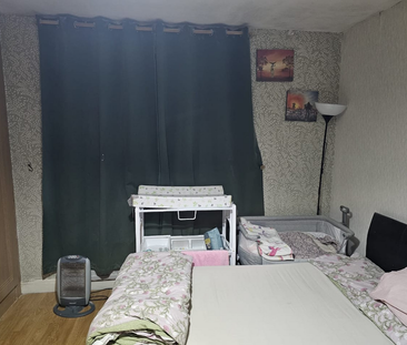 3 bedroom flat to rent - Photo 4