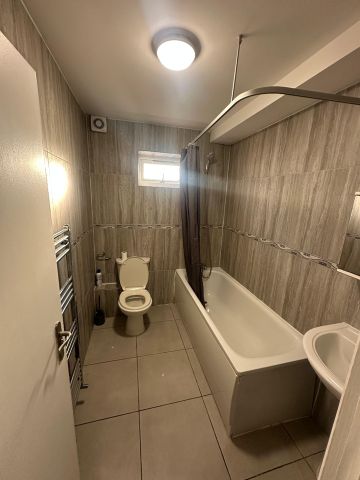 1 Bed Flat, Station Parade, IG11 - Photo 5