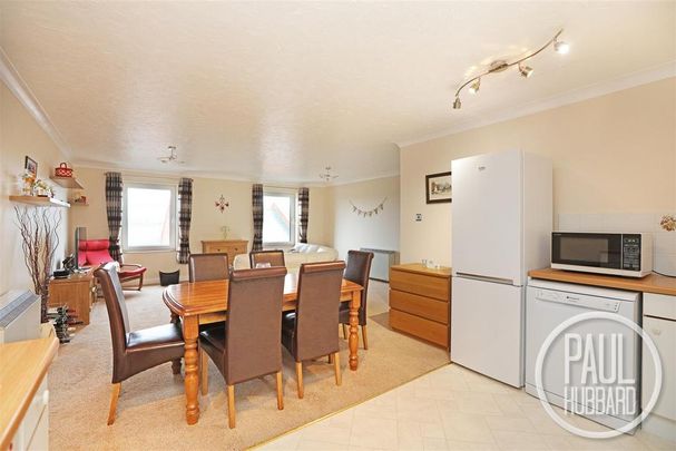 2 bedroom flat to rent - Photo 1