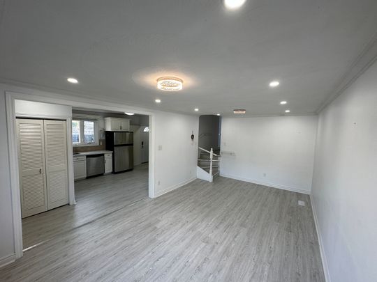 For Lease - 195 Penn Avenue Unit# Main floor only, Newmarket, Ontario - Photo 1