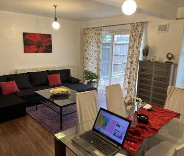 4 bedroom semi-detached house to rent - Photo 2