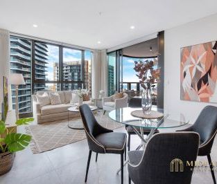 Luxurious One-Bedroom Apartment with Expansive Study and Stunning H... - Photo 6