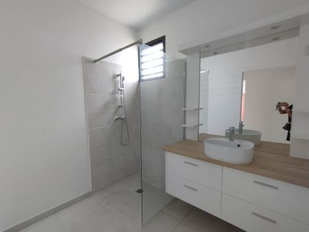 Location Maison 4 pièces 110m² MATOURY 97351 - Photo 4