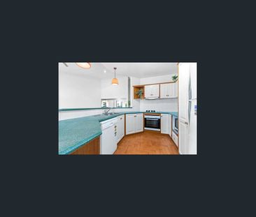Gorgeous Family Home - Photo 2