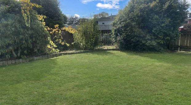 Cozy renovated house great location. - Photo 1