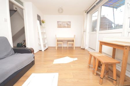3 Bed Maisonette, Lipton Road, E1 - Photo 2
