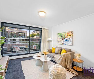 Stylish One-Bedroom Apartment in the Heart of Mosman Village - Photo 3