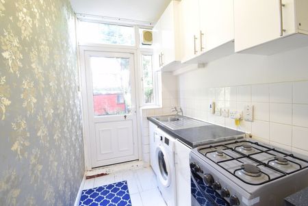 Room in a Shared House, Westway, W12 - Photo 4