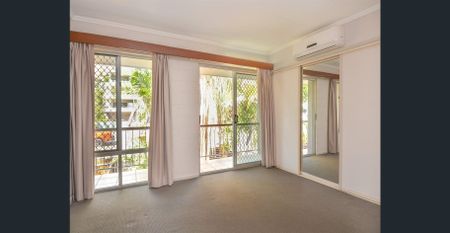 Two bedroom townhouse in a leafy, convenient setting - Photo 2