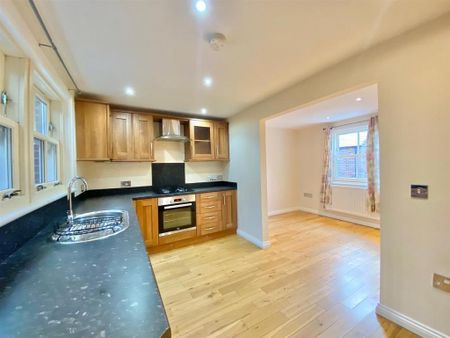 3 bedroom semi-detached house to rent - Photo 4