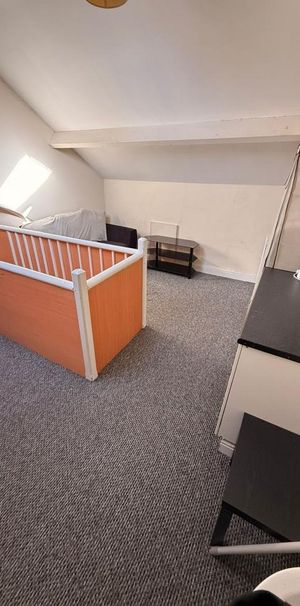 1 bedroom in a house share to rent - Photo 1