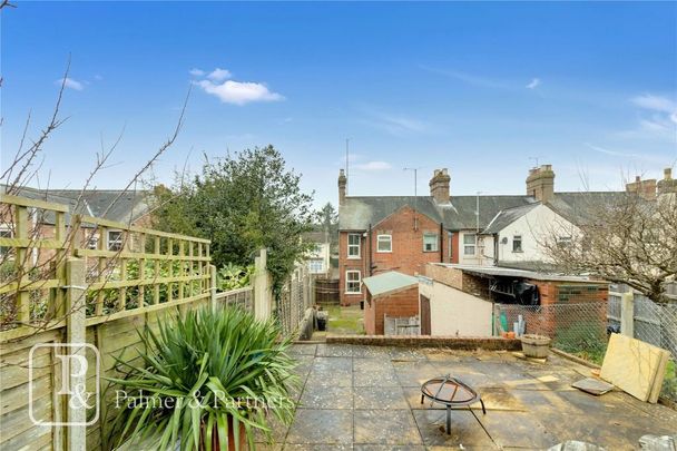 2 bedroom end of terrace house to rent - Photo 1