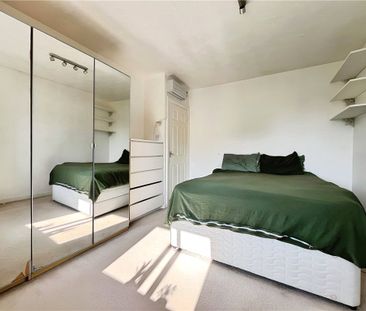 Varsity Drive, Twickenham, TW1 1AL - Photo 1