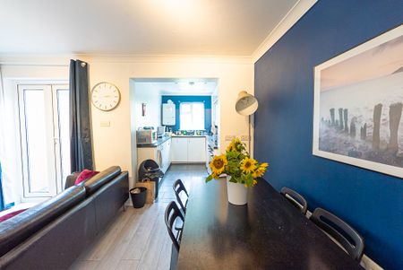 6 Bed Terraced House, Spear Road, SO14 - Photo 2