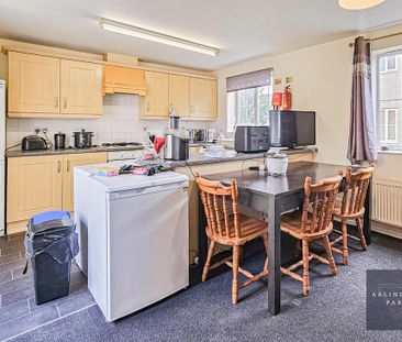 1 bedroom in a house share to rent - Photo 4