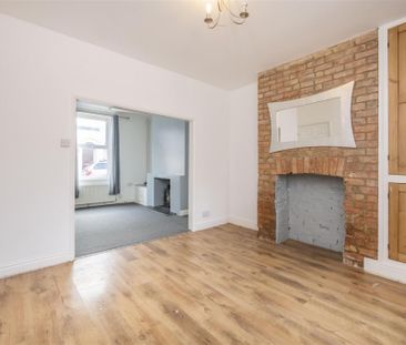2 bed House - Mid Terrace To Let - Photo 4