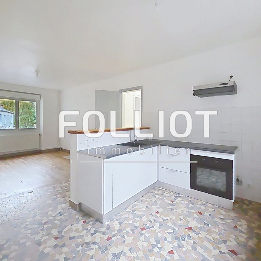 À louer : maison spacieuse avec garage, centre-ville et voie verte à pied - Photo 1