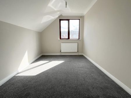 4 bedroom semi-detached house to rent - Photo 4