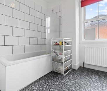 4 bedroom semi-detached house to rent - Photo 6