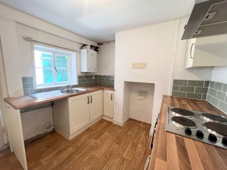 2 bedroom semi-detached house to rent - Photo 5